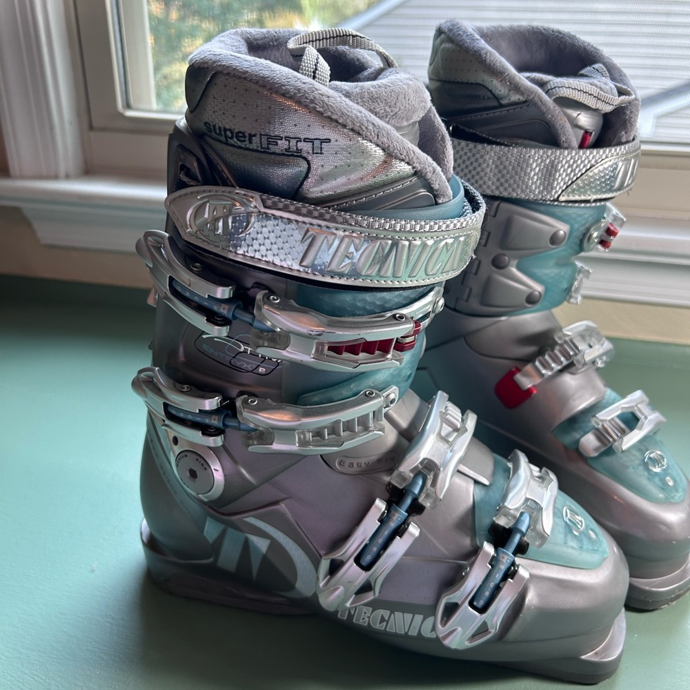 Tecnica Attiva Entryx Women’s Ski Boots